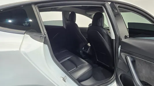 Tesla 3 AWD 2021 11