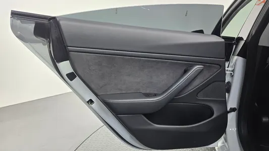 Tesla 3 AWD 2021 26