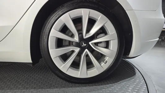 Tesla 3 AWD 2021 22