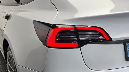 Tesla 3 AWD 2021 24