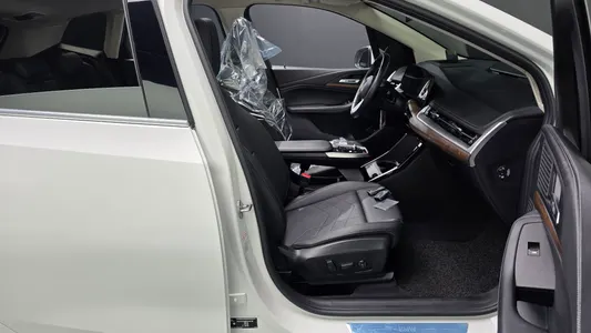 BMW 2 Series Tourer (U06) 218d 2022 26