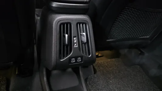 BMW 2 Series Tourer (U06) 218d 2022 31