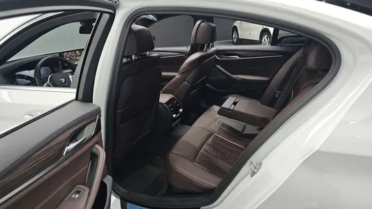 BMW 5 Series (G30) 530i M 2020 11