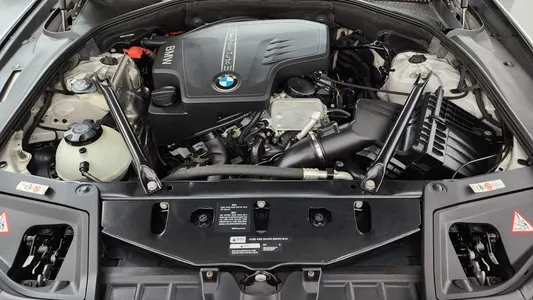 BMW 5 Series (F10) 528i xDrive 2013 6