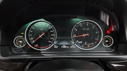 BMW 5 Series (F10) 528i xDrive 2013 8