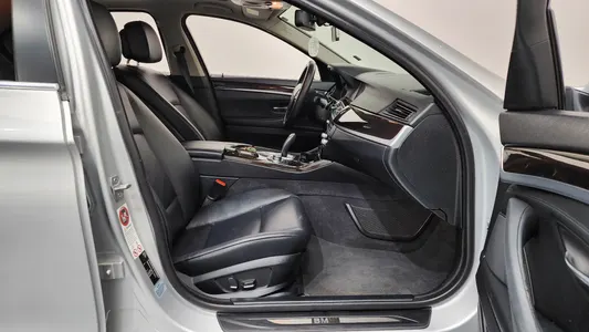 BMW 5 Series (F10) 528i xDrive 2013 11