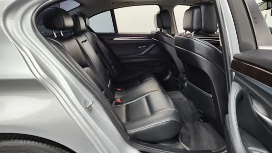 BMW 5 Series (F10) 528i xDrive 2013 12