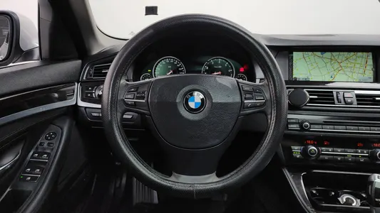 BMW 5 Series (F10) 528i xDrive 2013 13
