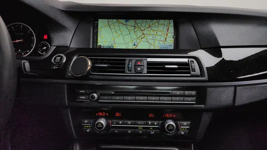 BMW 5 Series (F10) 528i xDrive 2013 14