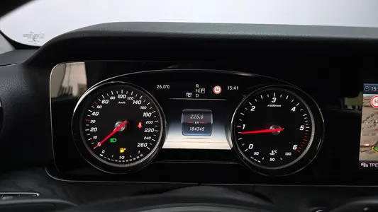 Mercedes-Benz E-Class W213 E220d 2017 8