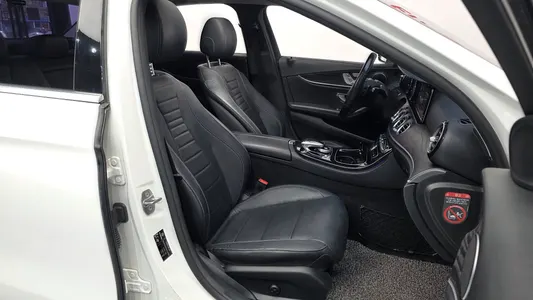 Mercedes-Benz E-Class W213 E220d 2017 11