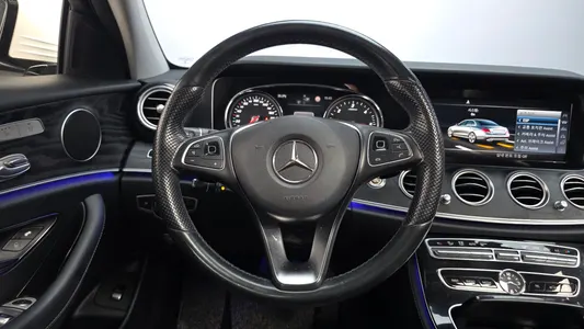 Mercedes-Benz E-Class W213 E220d 2017 13