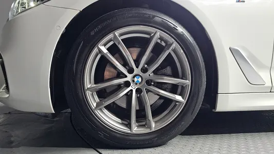 BMW 5 Series (G30) 520i M 2020 5