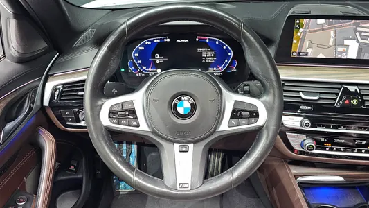 BMW 5 Series (G30) 520i M 2020 13