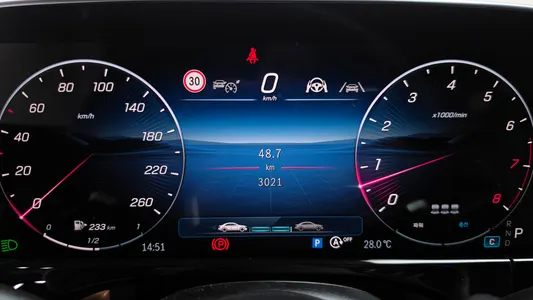 Mercedes-Benz E-Class W214 E300 4MATIC AMG Line 2025 8