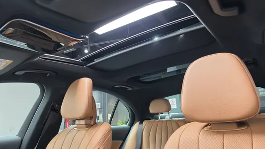 Mercedes-Benz E-Class W214 E300 4MATIC AMG Line 2025 15