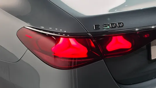 Mercedes-Benz E-Class W214 E300 4MATIC AMG Line 2025 23