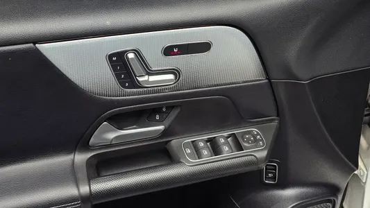 Mercedes-Benz GLB-Class X247 GLB200 d 2021 18