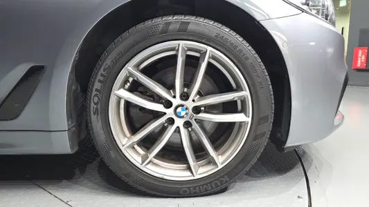 BMW 5 Series (G30) 520d xDrive M 2017 4