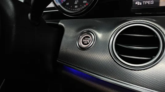 Mercedes-Benz E-Class W213 E300 2019 32
