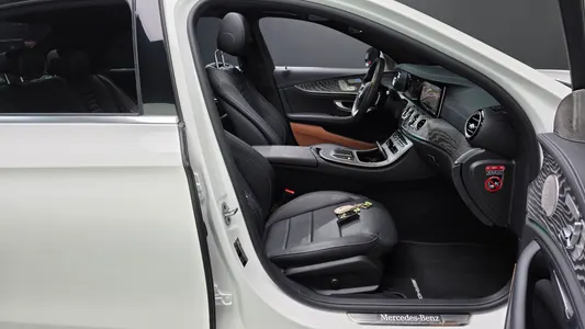 Mercedes-Benz E-Class W213 E350 4MATIC AMG Line 2022 27