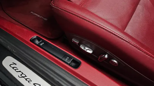 Porsche 911 4 GTS 2017 19
