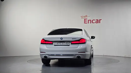 BMW 5 Series (G30) 520i 2019 4