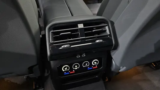 BMW i5 (G60) eDrive 40 M 2024 32