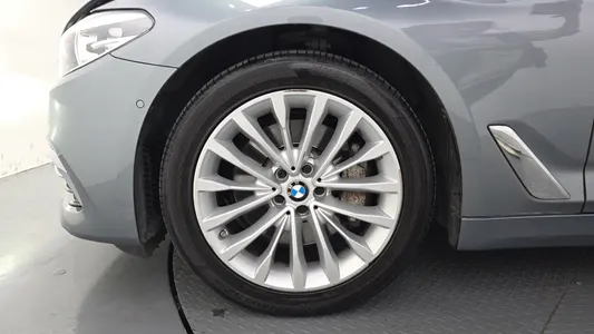 BMW 5 Series (G30) 530i 2019 5