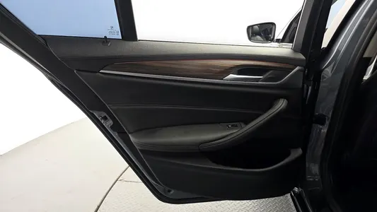 BMW 5 Series (G30) 530i 2019 25