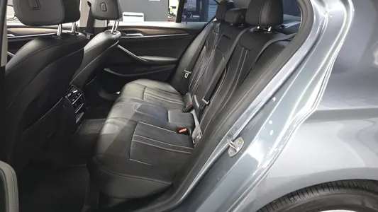 BMW 5 Series (G30) 530i 2019 26