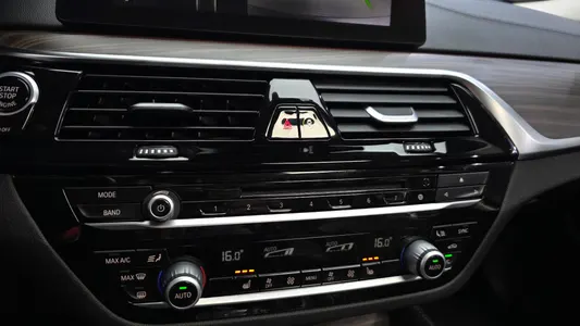 BMW 5 Series (G30) 530i 2019 27
