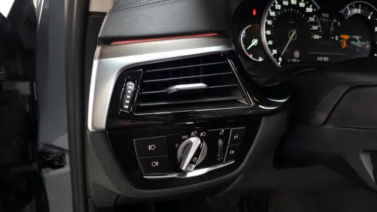 BMW 5 Series (G30) 530i 2019 28