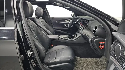 Mercedes-Benz E-Class W213 E220d 4MATIC AMG Line 2021 10