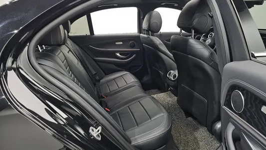 Mercedes-Benz E-Class W213 E220d 4MATIC AMG Line 2021 11