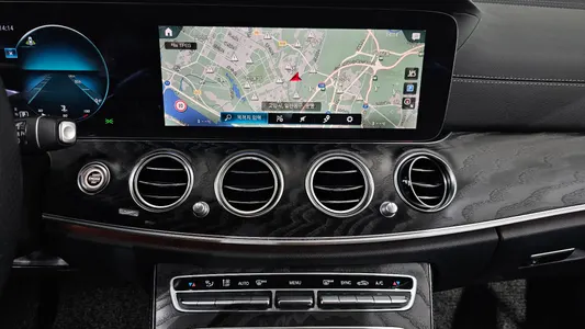 Mercedes-Benz E-Class W213 E220d 4MATIC AMG Line 2021 13