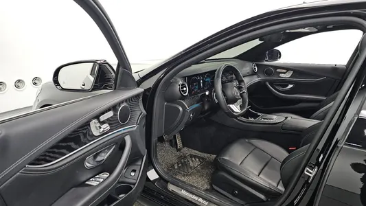 Mercedes-Benz E-Class W213 E220d 4MATIC AMG Line 2021 9