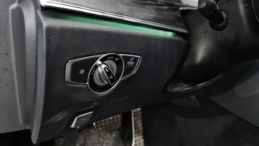 Mercedes-Benz E-Class W213 E220d 4MATIC AMG Line 2021 19