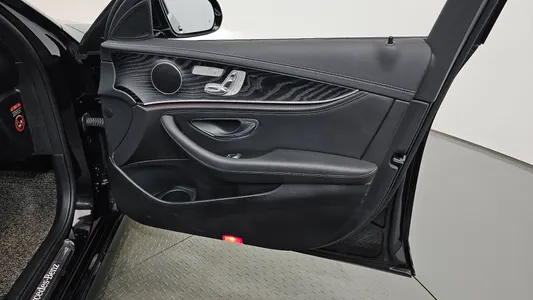Mercedes-Benz E-Class W213 E220d 4MATIC AMG Line 2021 25