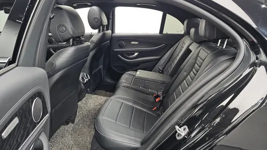 Mercedes-Benz E-Class W213 E220d 4MATIC AMG Line 2021 26