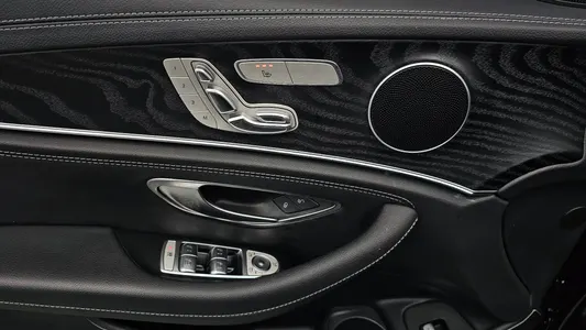 Mercedes-Benz E-Class W213 E220d 4MATIC AMG Line 2021 27