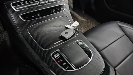 Mercedes-Benz E-Class W213 E220d 4MATIC AMG Line 2021 29