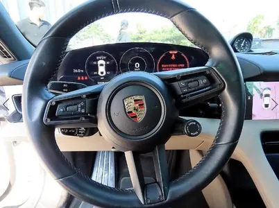 Porsche 타이칸 2023 8