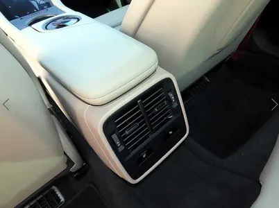 Porsche 타이칸 2023 15