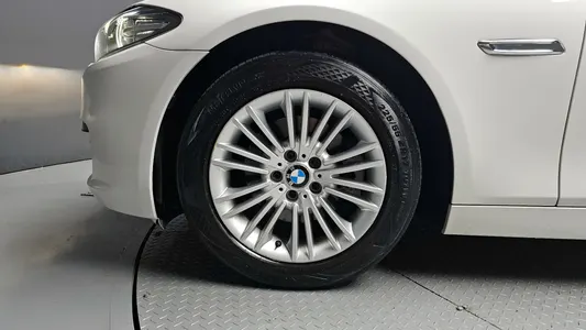 BMW 5 Series (F10) 520d xDrive 2013 5