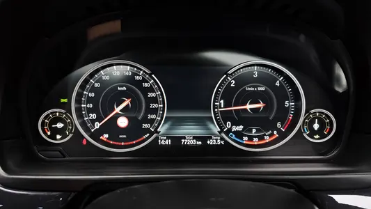 BMW 5 Series (F10) 520d xDrive 2013 8