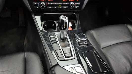 BMW 5 Series (F10) 520d xDrive 2013 9