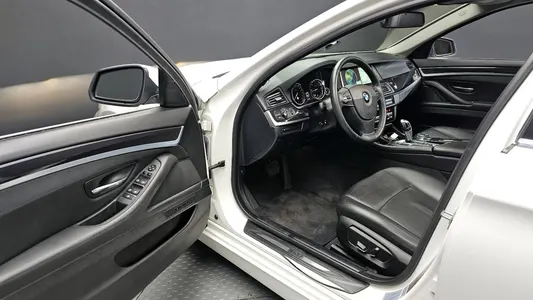 BMW 5 Series (F10) 520d xDrive 2013 11