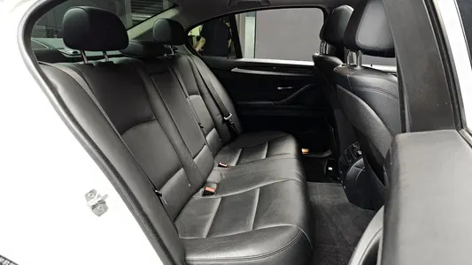 BMW 5 Series (F10) 520d xDrive 2013 12