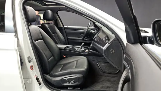 BMW 5 Series (F10) 520d xDrive 2013 10